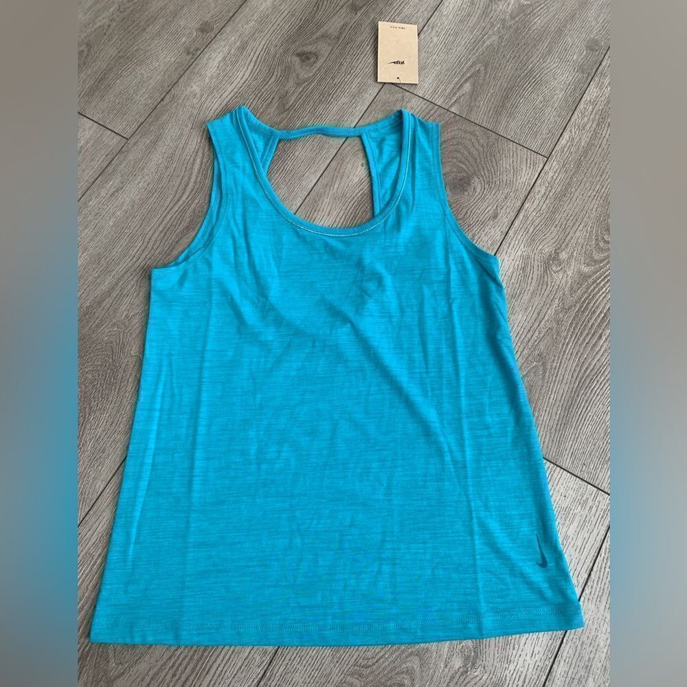 Nike woman’s yoga dri fit training tank top very soft